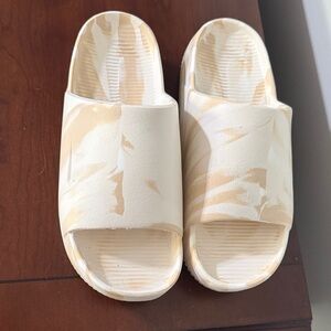 Nike Beige and Cream Marbled Slide Sandals